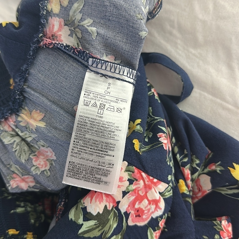 Old Navy Blue Floral Cropped Cami Sleeveless Jumpsuit Romper Small - Picture 8 of 9